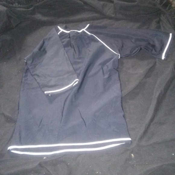 Black and White Short Sleeve Tee with Sporty Design - Picture 2 of 2